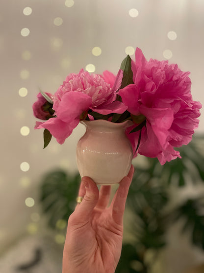 Eggshell Small Ruffle Vase