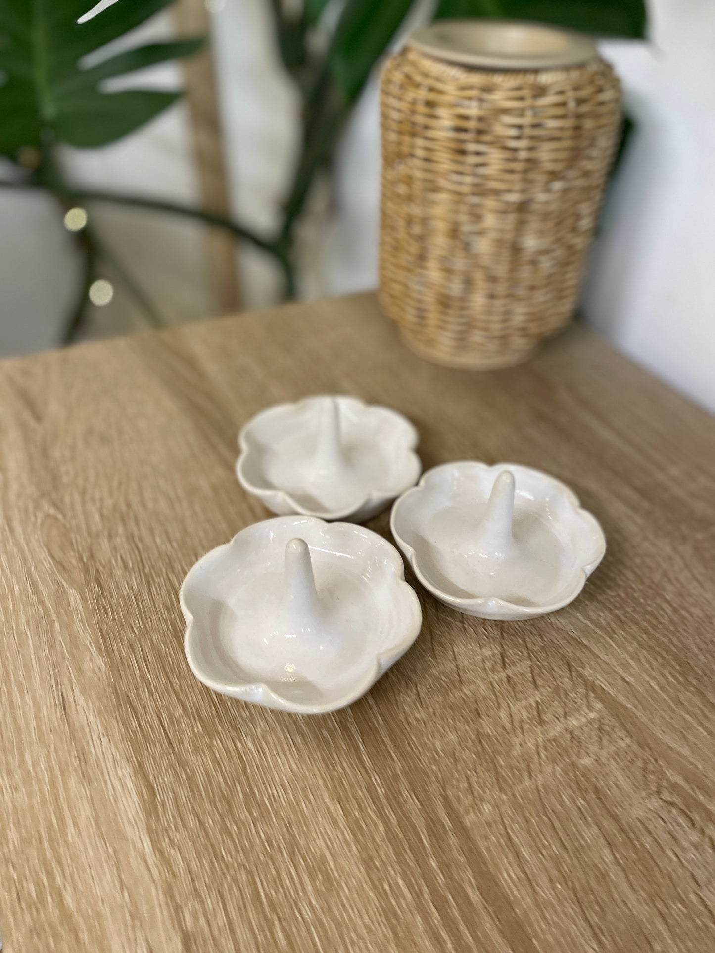 Eggshell Ruffle Ceramic Ring Dish