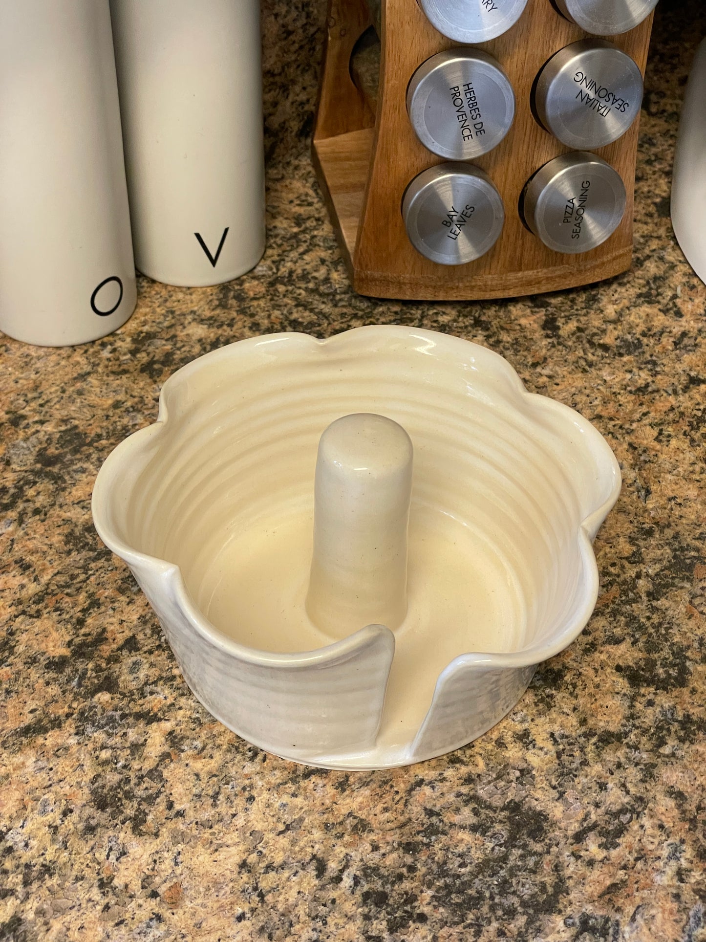 Eggshell Ruffled Paper Towel Holder