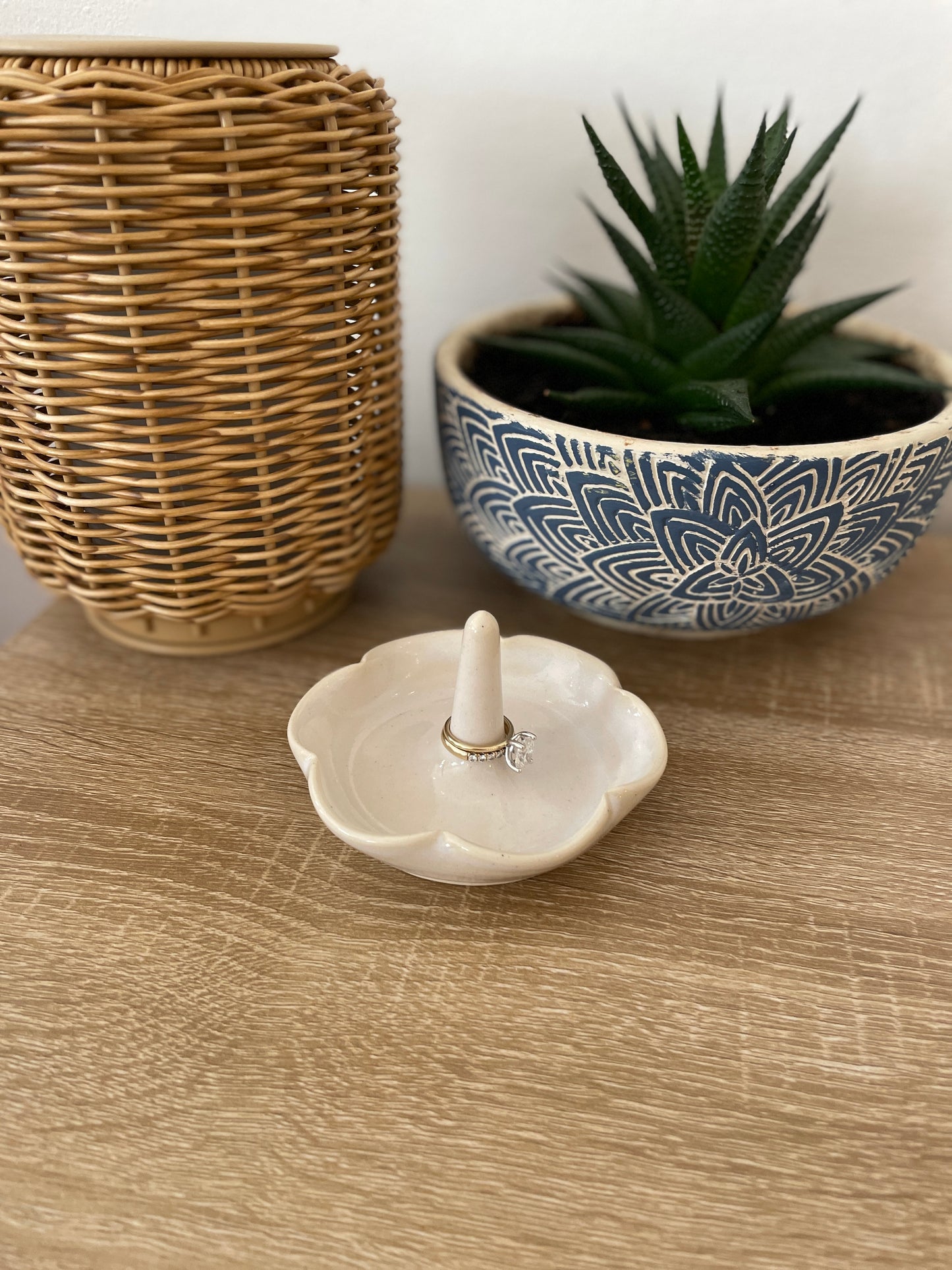 Eggshell Ruffle Ceramic Ring Dish