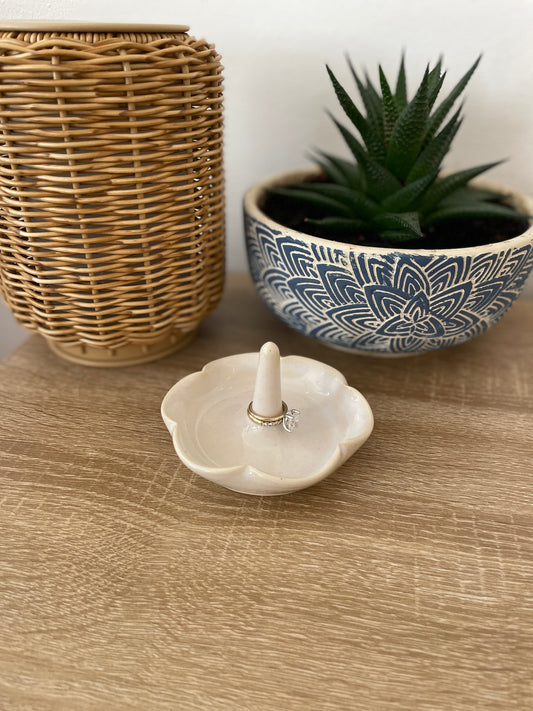 Eggshell Ruffle Ceramic Ring Dish
