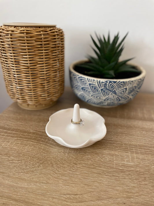 Cloud White Ruffle Ceramic Ring Dish