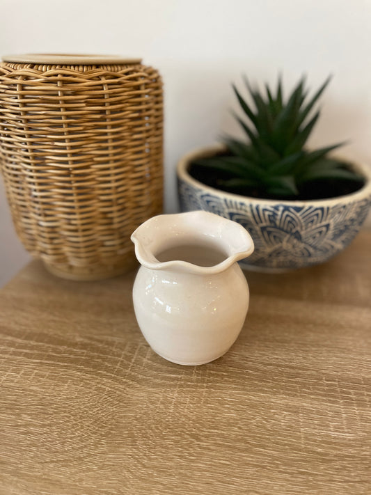 Eggshell Small Ruffle Vase