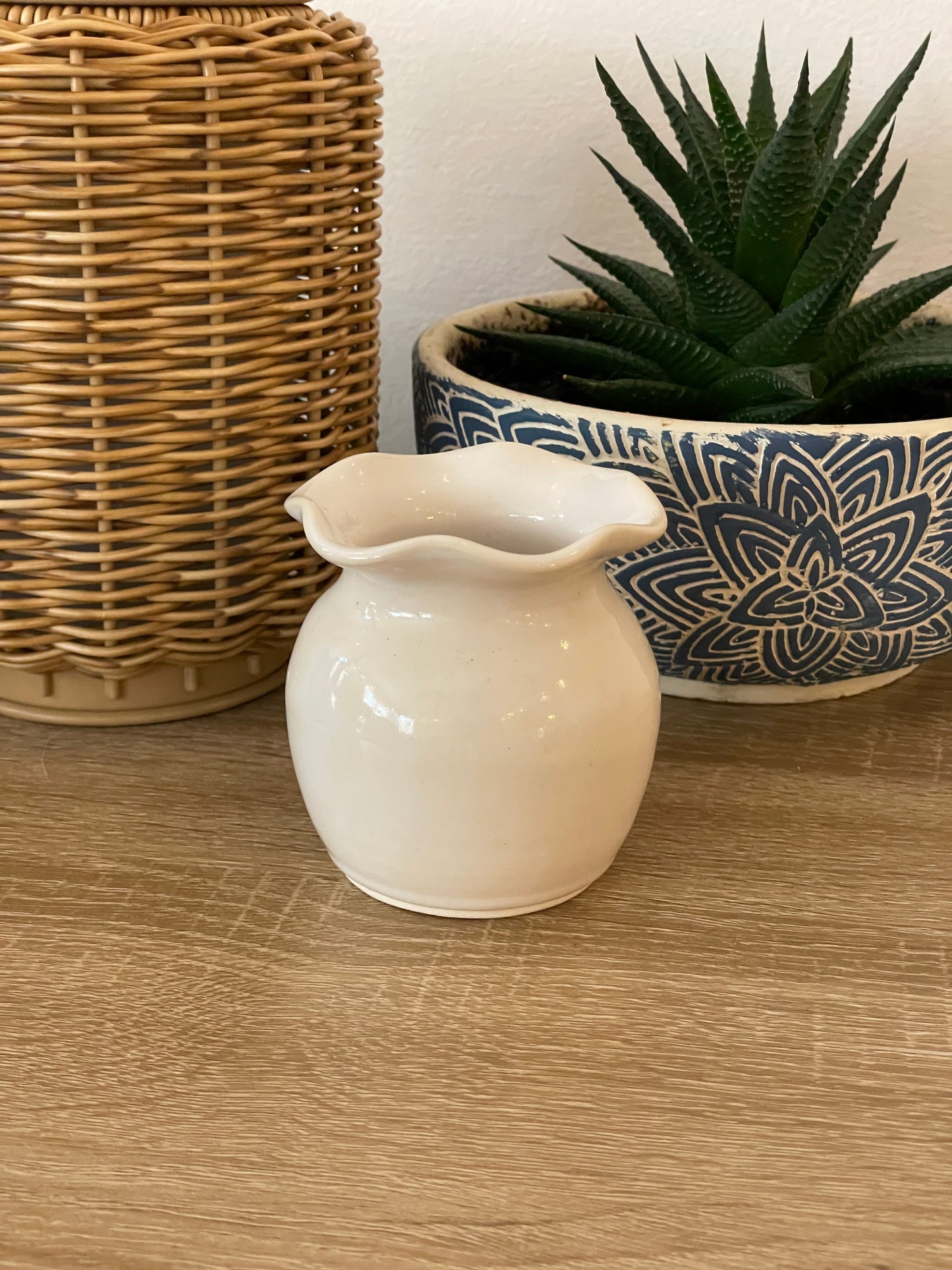 Eggshell Small Ruffle Vase
