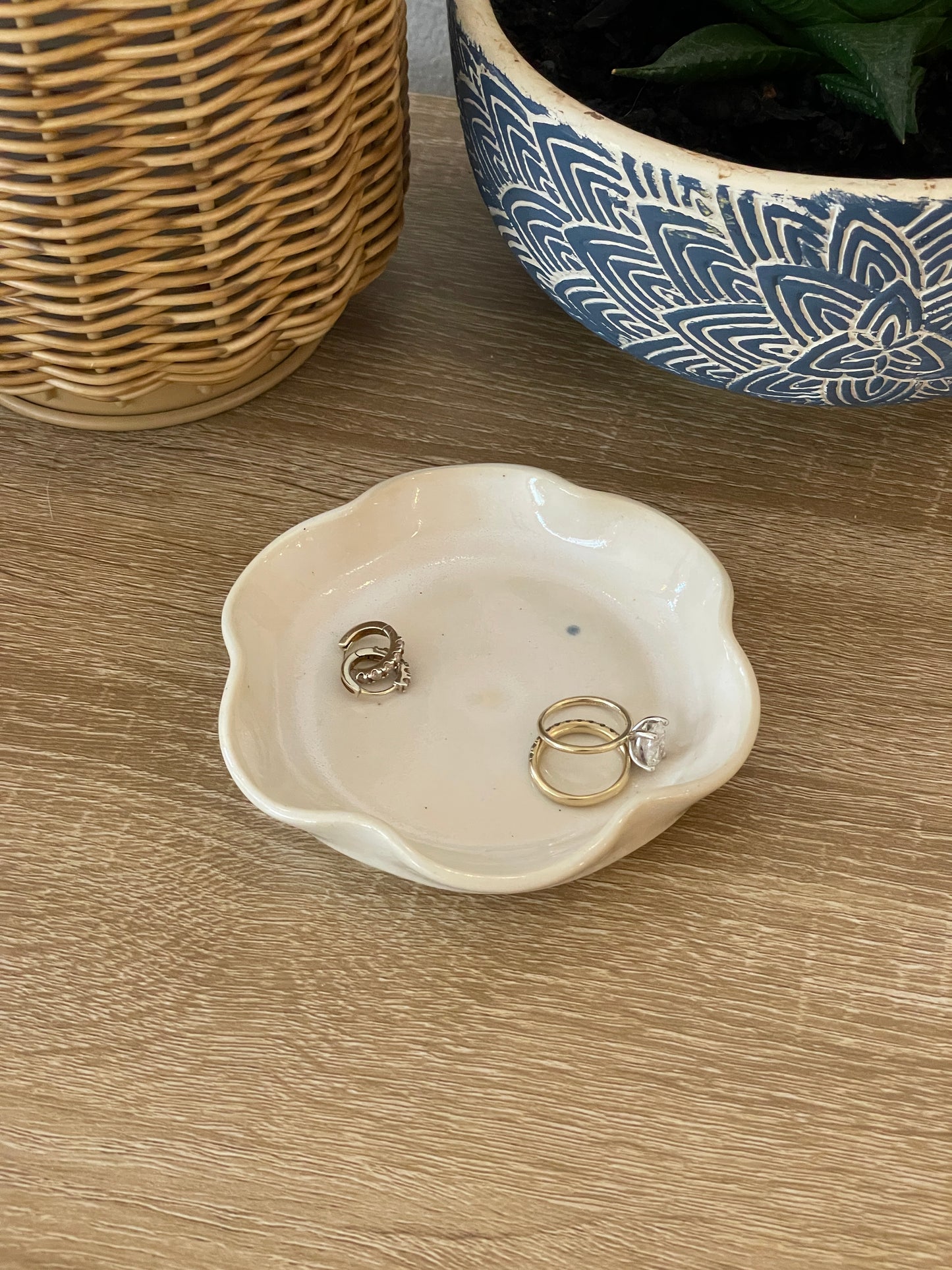 *SECOND* - Eggshell Ruffle Ceramic Accessory Dish