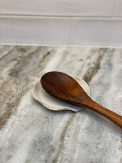 Eggshell Ruffle Ceramic Spoon Rest